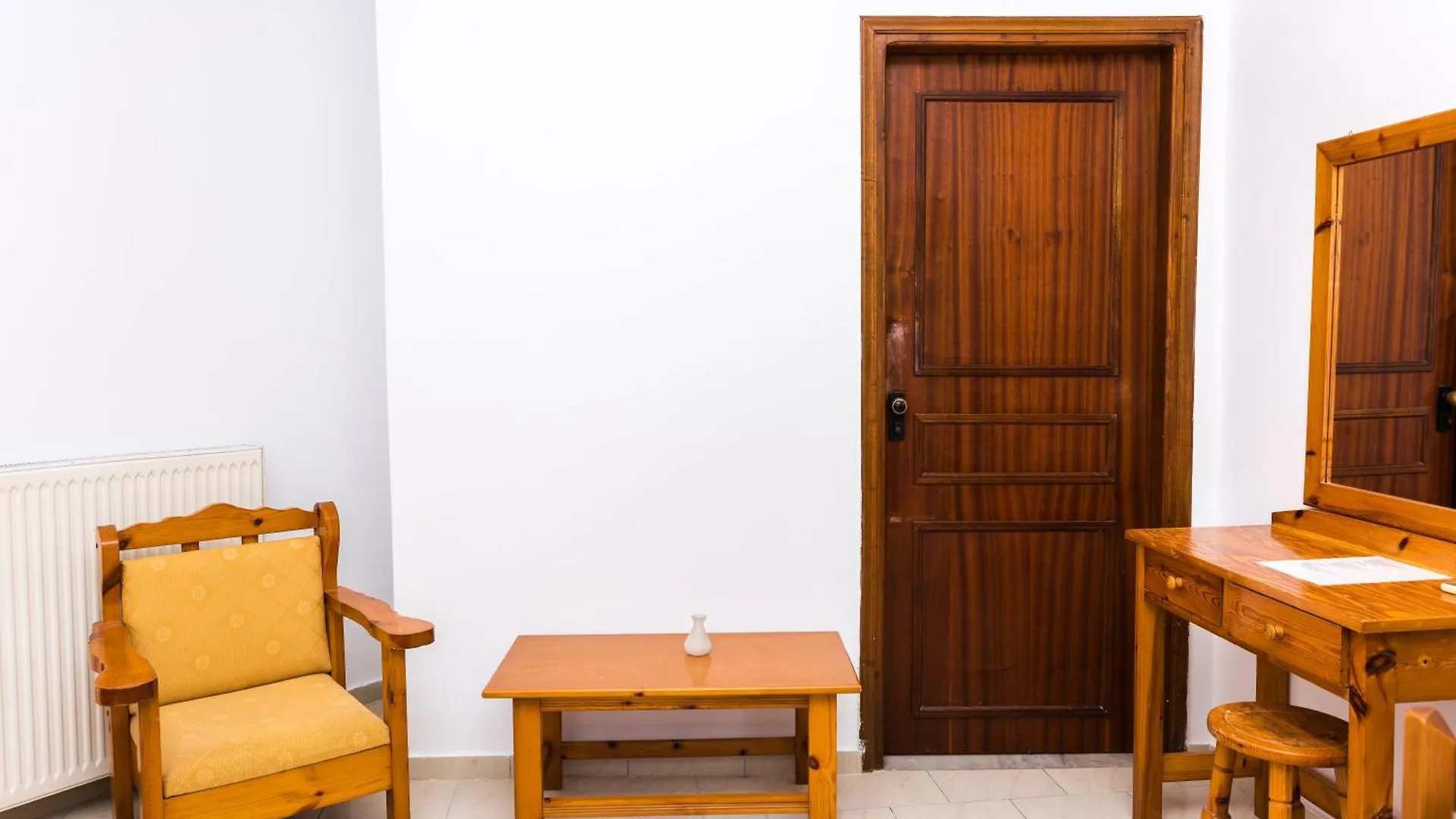 Erato Hotel Apartments Resmo 2*,